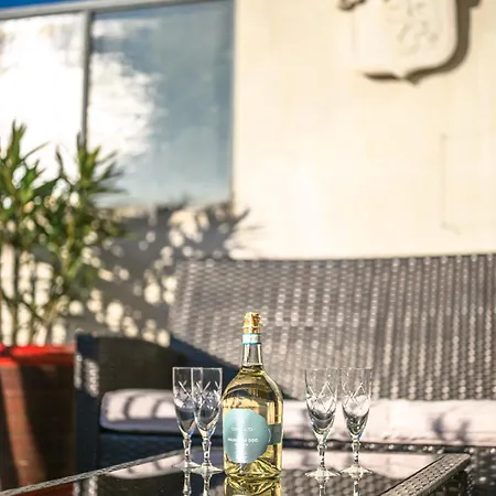 Terrasse Ensoleillee Sur Les Toits De 公寓 *