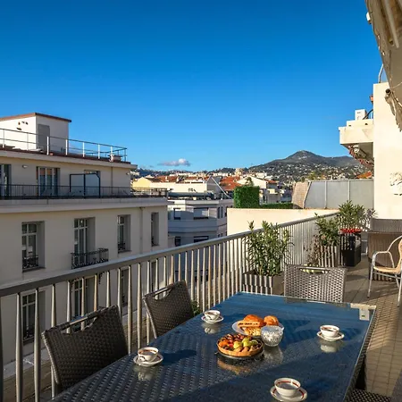Terrasse Ensoleillee Sur Les Toits De Apartmán Nice