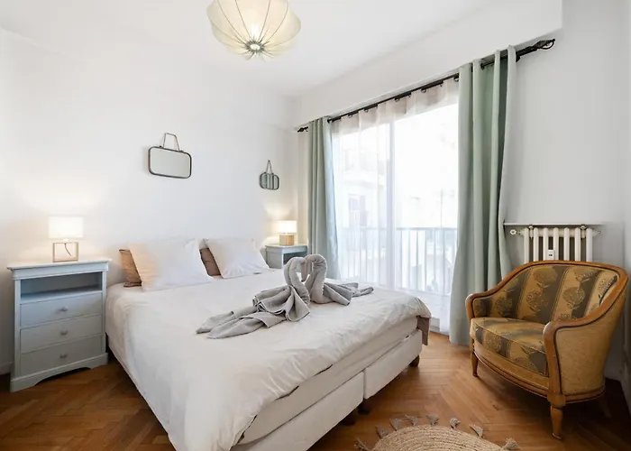 Terrasse Ensoleillee Sur Les Toits De Apartmán