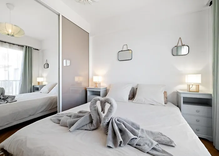 Terrasse Ensoleillee Sur Les Toits De Apartmán *