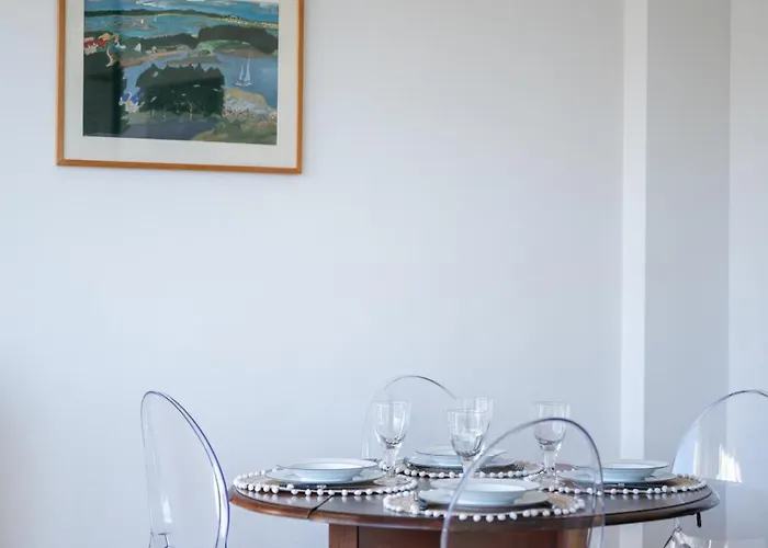 Terrasse Ensoleillee Sur Les Toits De Nice