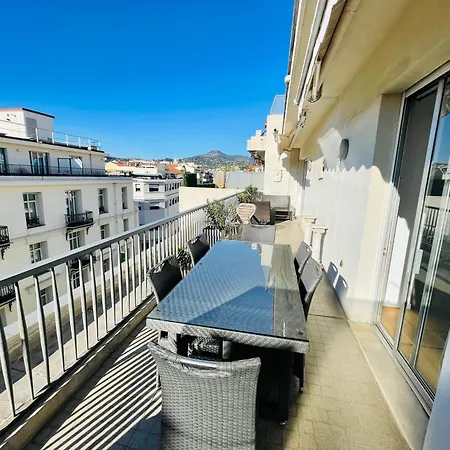 Terrasse Ensoleillee Sur Les Toits De Апартаменты *