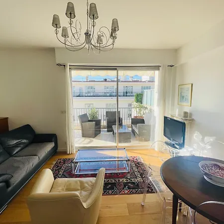 Terrasse Ensoleillee Sur Les Toits De Апартаменты Ницца