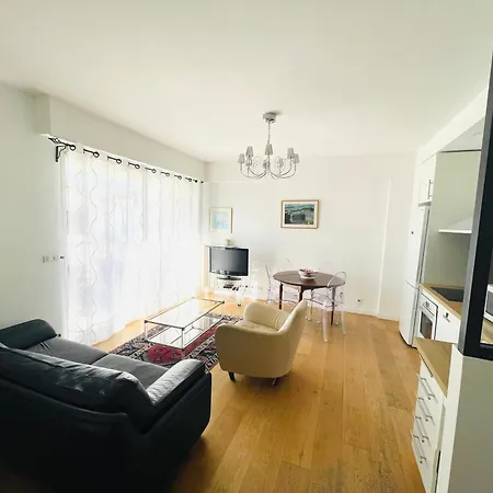 Terrasse Ensoleillee Sur Les Toits De Апартаменты