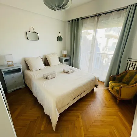 Terrasse Ensoleillee Sur Les Toits De Апартаменты