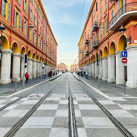 Апартаменты Terrasse Ensoleillee Sur Les Toits De *