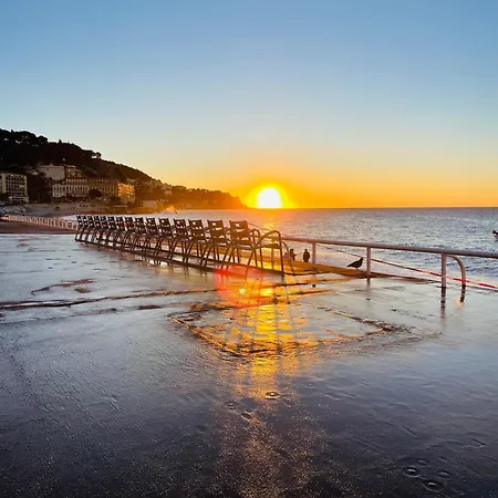 Terrasse Ensoleillee Sur Les Toits De Апартаменты Ницца